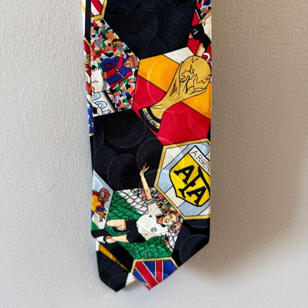 Nicole Miller 1991 Silk Soccer Print Tie – 1994 FIFA World Cup Rare Vintage - Picture 2 of 6